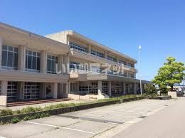 小学校　富陽小学校（小学校）まで979m