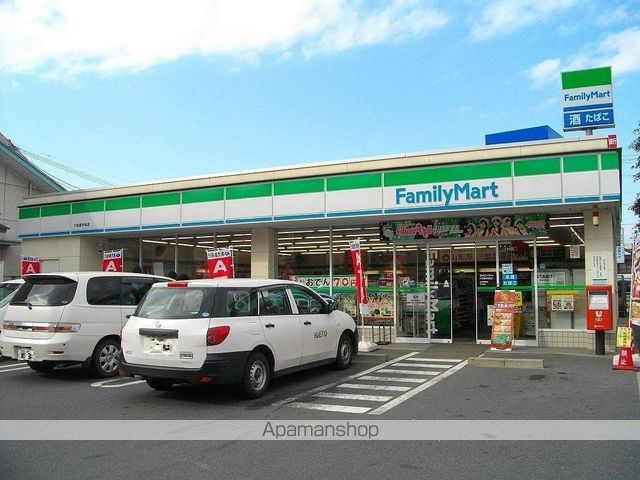 コンビニ　ファミリーマート小松原中央店（コンビニ）まで654m