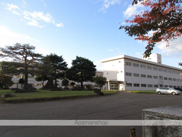 高校・高専　新潟県立高田商業高等学校教務室（高校・高専）まで114m