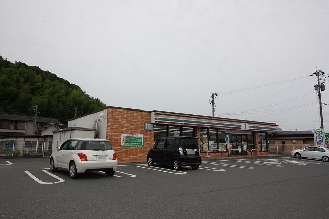 コンビニ　セブンイレブン（コンビニ）まで450m