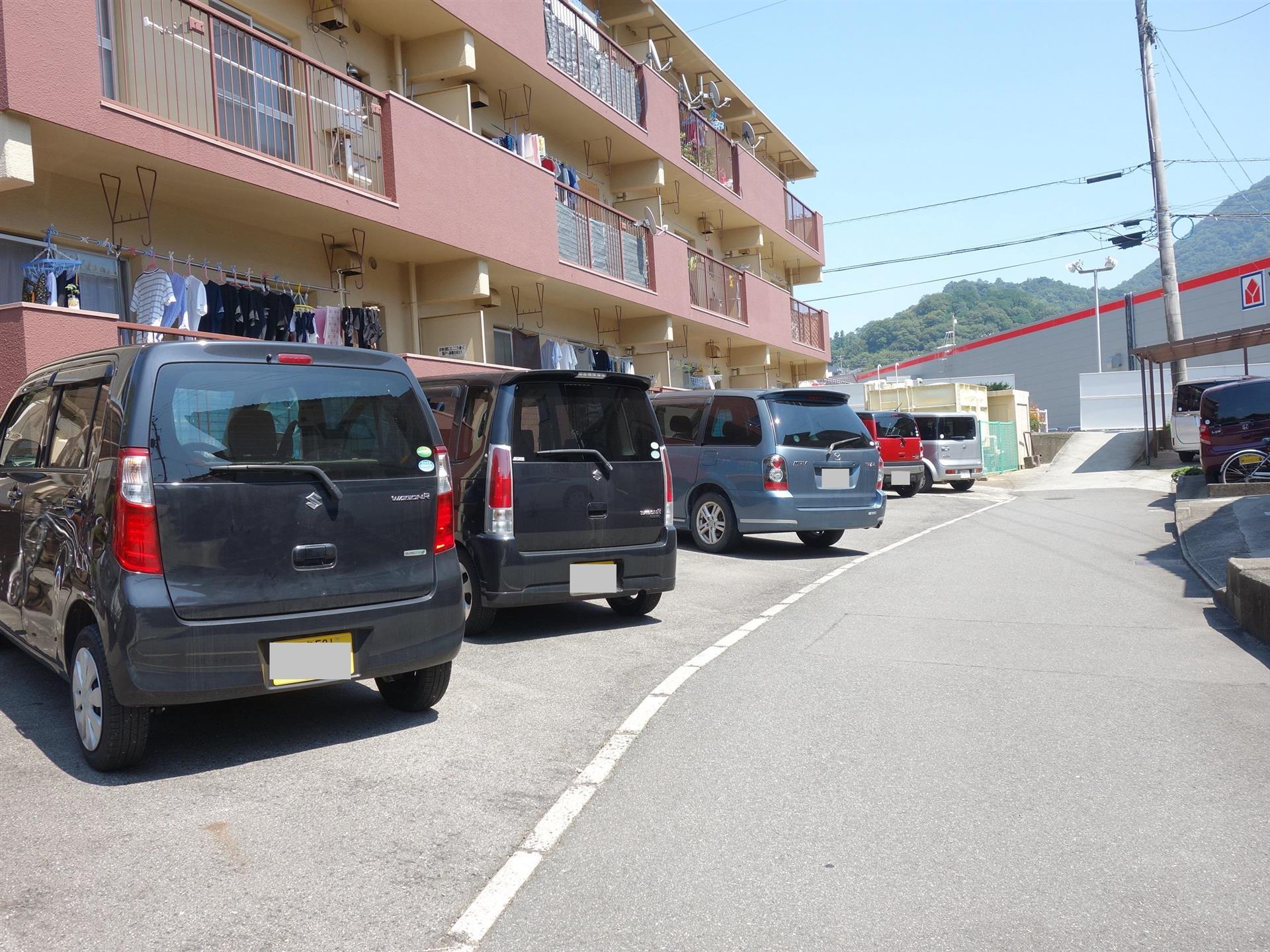 駐車場　建物前面に駐車場が完備されています♪