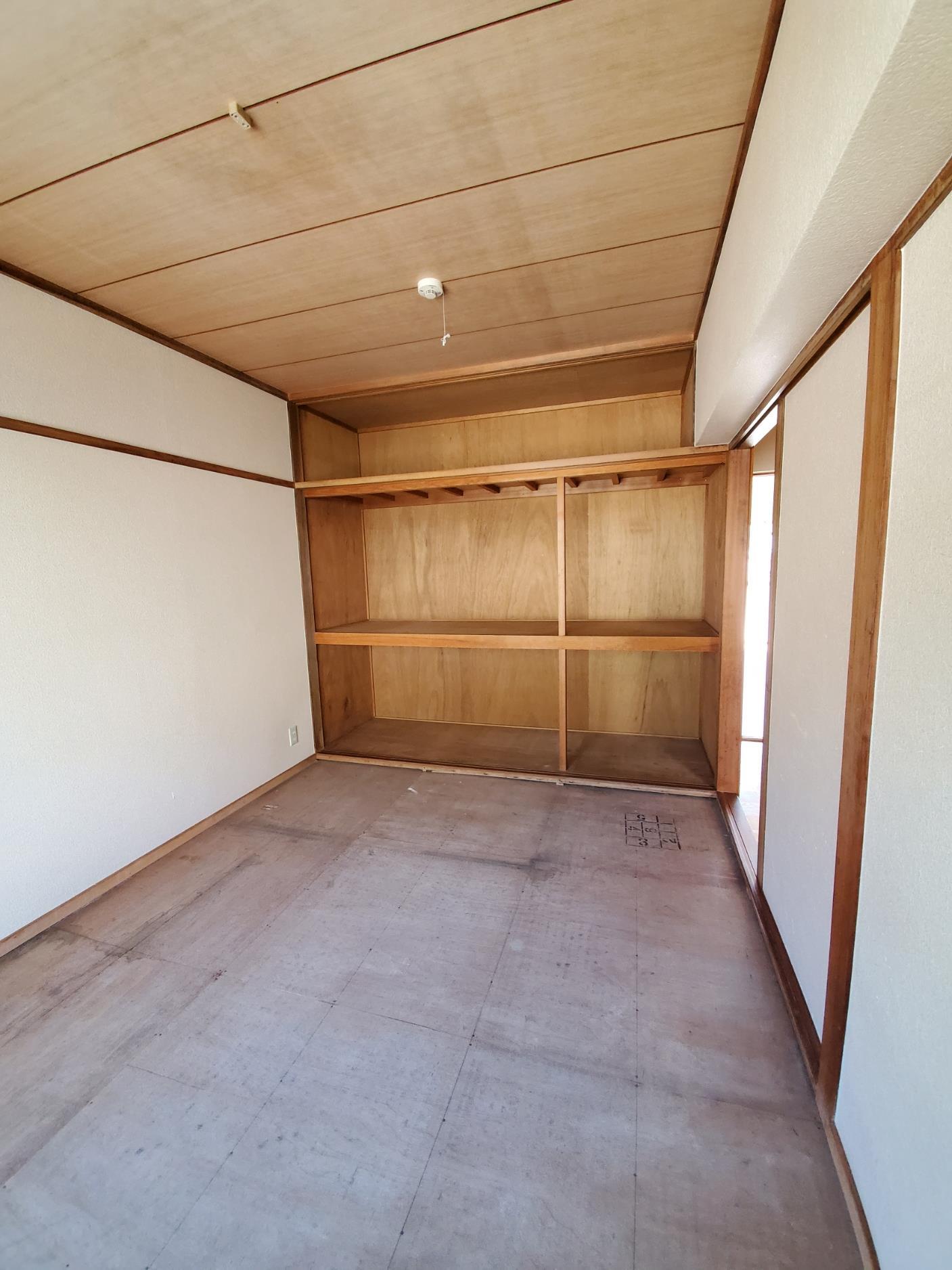 収納　天井までしっかりと収納できる押入です♪
