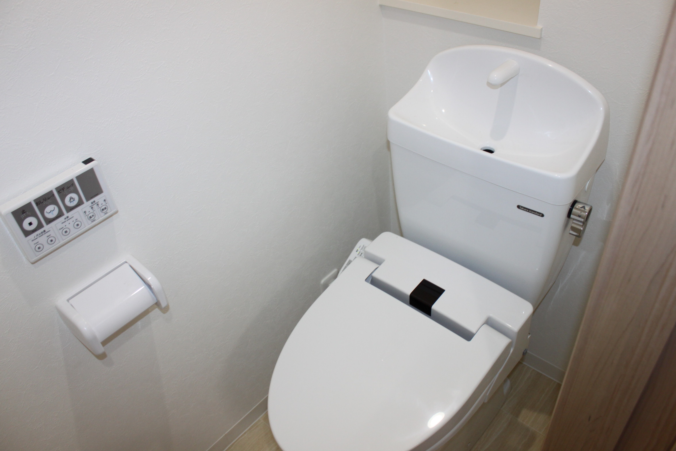 ＪＲ関西本線 平野駅 徒歩10分 3階建 築10年のトイレ写真