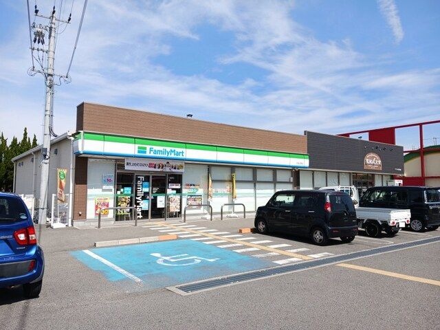 コンビニ　ファミリーマート上野店様（コンビニ）まで750m