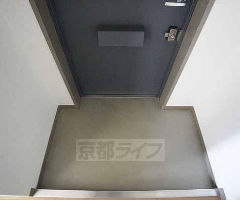 玄関　シューズボックスも置ける広さ有り