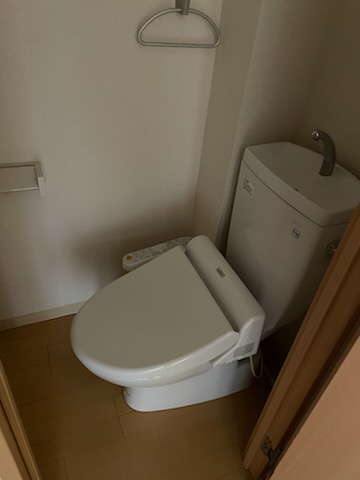 小田急線 千歳船橋駅 徒歩3分 3階建 築22年のトイレ写真