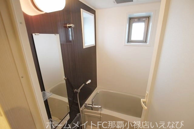 バス・シャワールーム　※別部屋のお写真となります。
