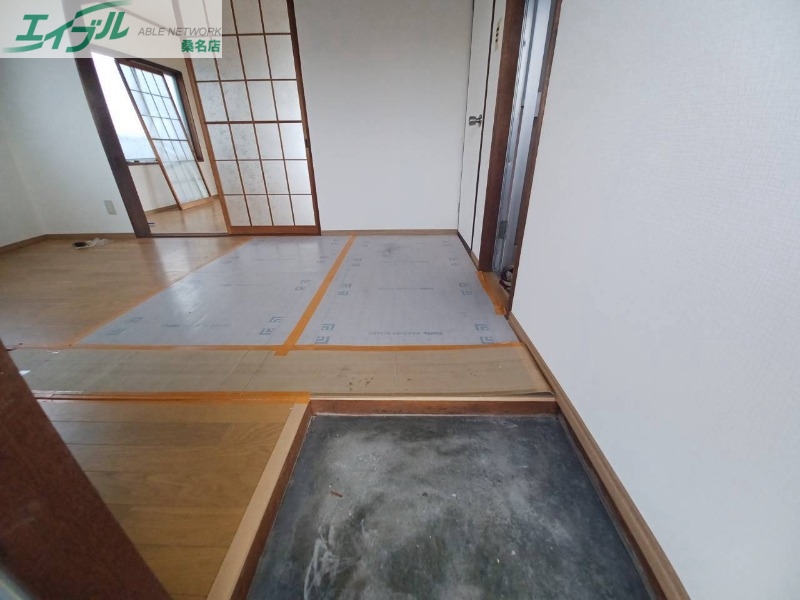 玄関　同物件別部屋写真
