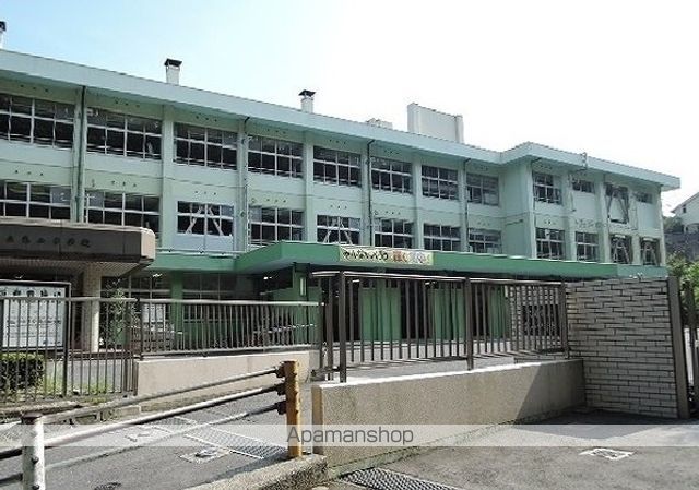 中学校　亀山中学校（中学校）まで1200m