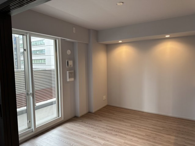 ローレルタワー堺筋本町の居間写真