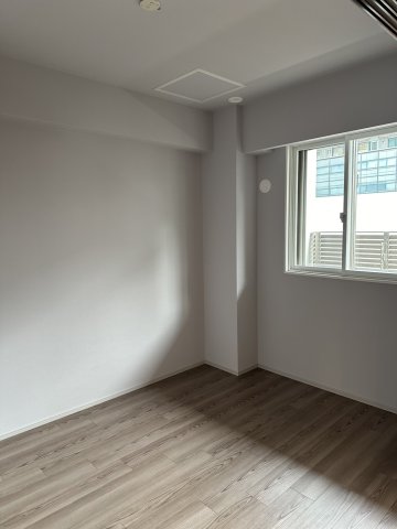 ローレルタワー堺筋本町の居間写真