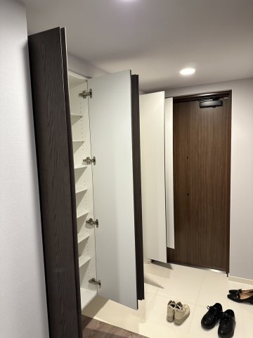 ローレルタワー堺筋本町の玄関写真