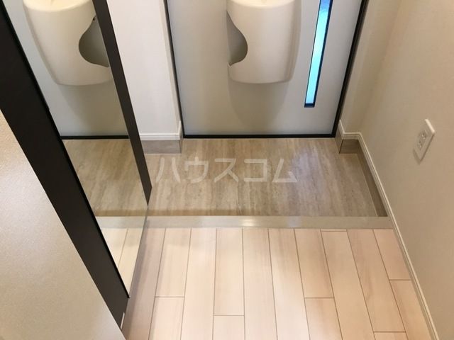 ゴールドの玄関写真