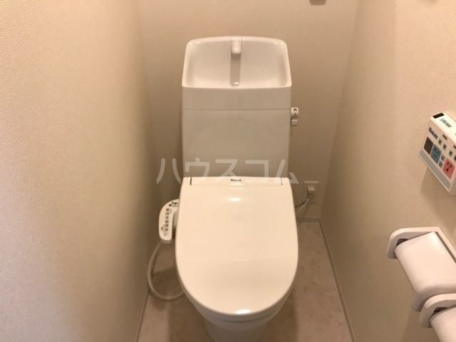 ゴールドのトイレ写真