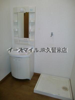 洗面設備　脱衣スペースもあります