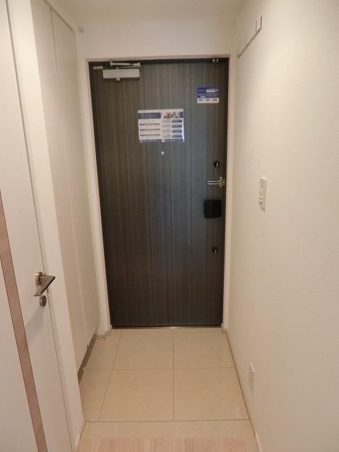 玄関　※別部屋の参考写真です。