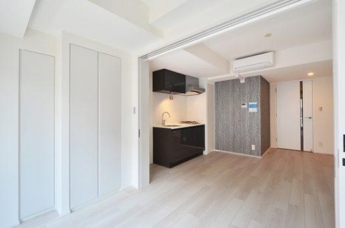 居室・リビング　※別部屋の参考写真です。