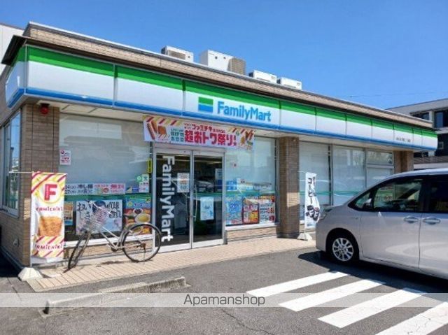 コンビニ　ファミリーマート（コンビニ）まで190m