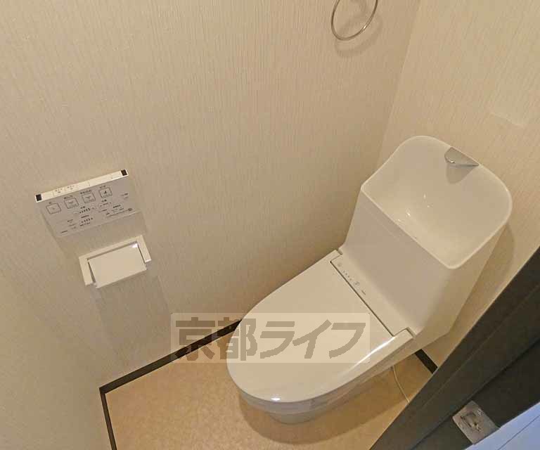 近鉄京都線 伏見駅 徒歩3分 5階建 築7年のトイレ写真