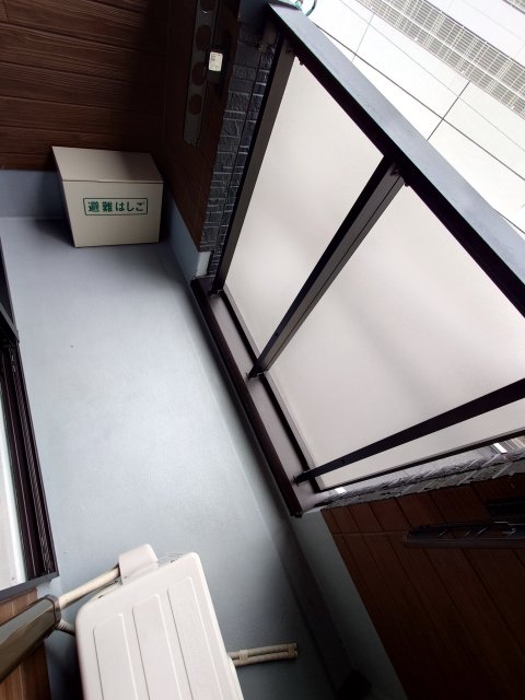 バルコニー　同物件別号室の写真です。