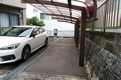 建物外観　駐車場