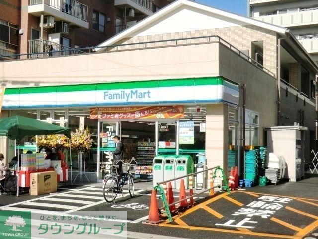 コンビニ　ファミリーマート（コンビニ）まで580m