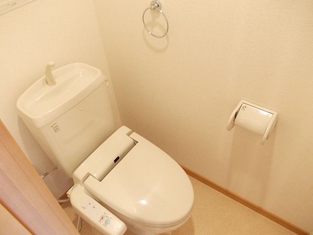 ＪＲおおさか東線 衣摺加美北駅 徒歩11分 5階建 築20年のトイレ写真