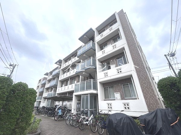 建物外観　４階建てのマンションです。