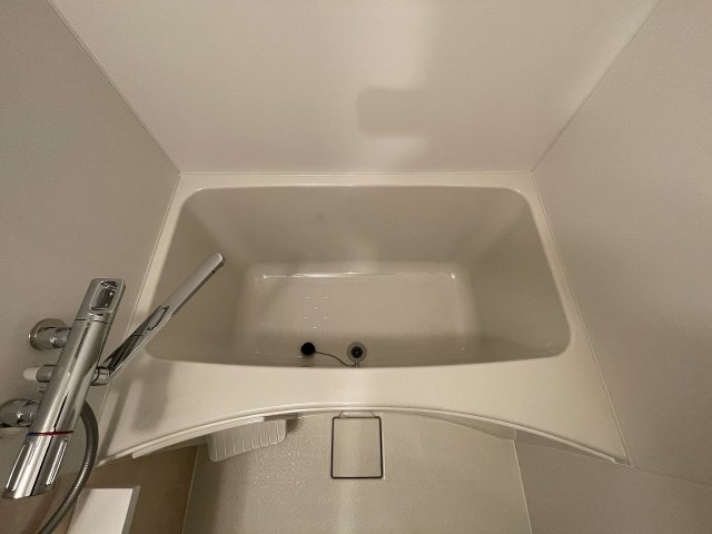バス・シャワールーム　モデル写真
