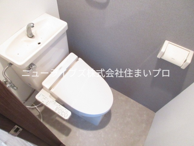 京阪本線 寝屋川市駅 徒歩9分 3階建 築31年のトイレ写真