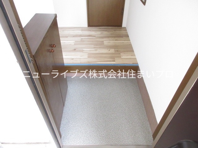 京阪本線 寝屋川市駅 徒歩9分 3階建 築31年の玄関写真