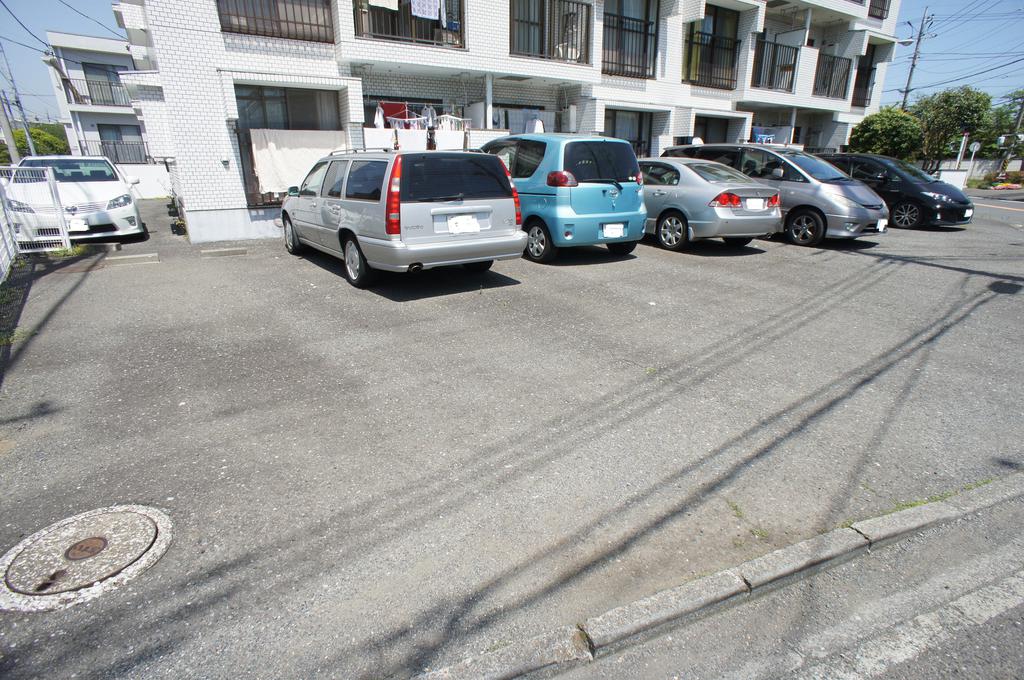 駐車場　敷地内駐車場有～月額７，０００円・要空確認！