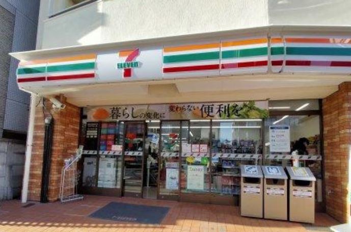 コンビニ　セブンイレブン高輪台駅前店（コンビニ）まで168m