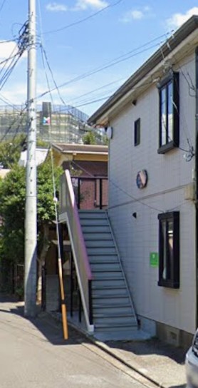 エントランス　重厚感のある建物デザイン♪
