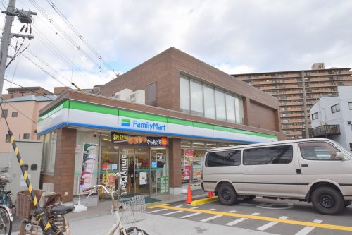 コンビニ　ファミリーマート 新喜多東店（コンビニ）まで150m