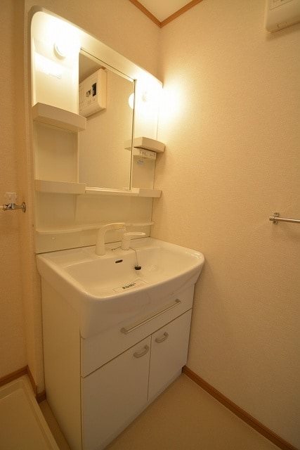洗面設備　※別号室の写真です。