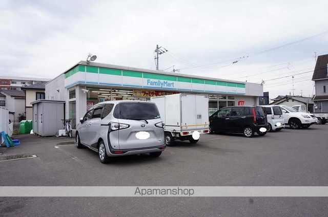 コンビニ　ファミリーマート（コンビニ）まで318m