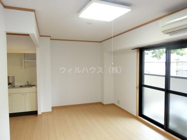 居室・リビング　洋室広々！