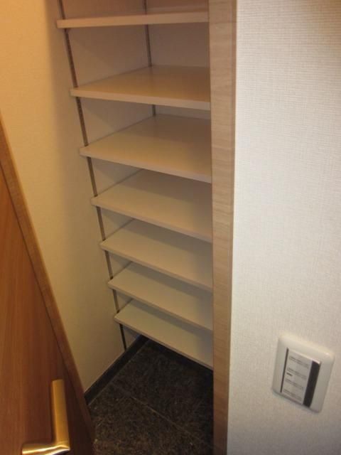 玄関　★★大きな下駄箱あります♪★★