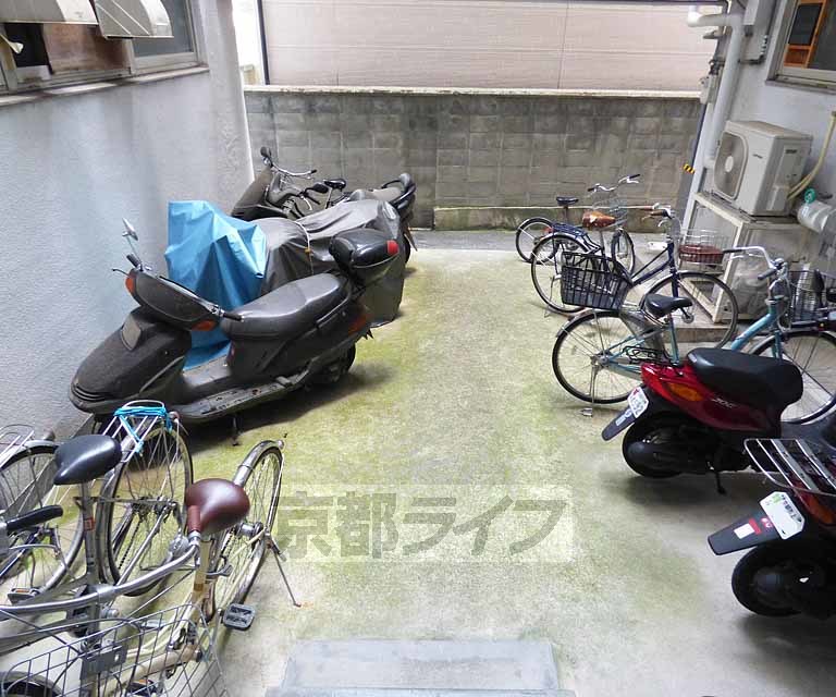 地下鉄烏丸線 今出川駅 徒歩13分 10階建 築52年の外観写真
