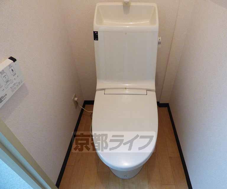 地下鉄烏丸線 今出川駅 徒歩13分 10階建 築52年のトイレ写真