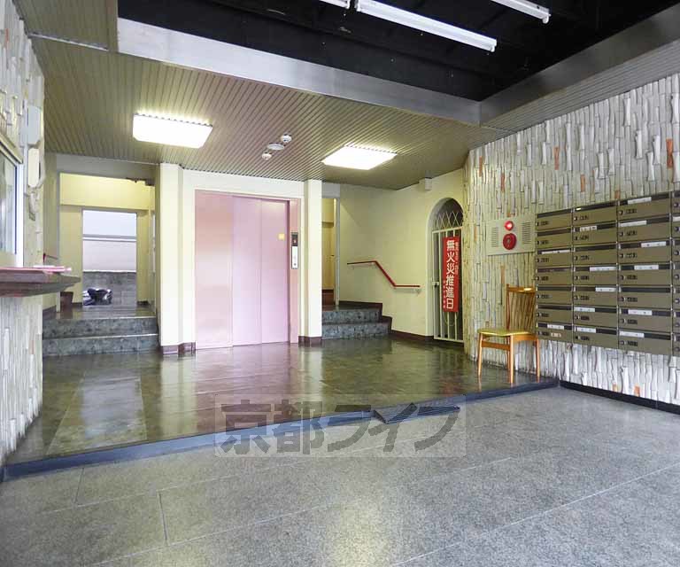 地下鉄烏丸線 今出川駅 徒歩13分 10階建 築52年の外観写真