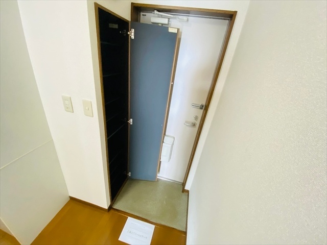 玄関　同一建物内２０１号室内装写真転載