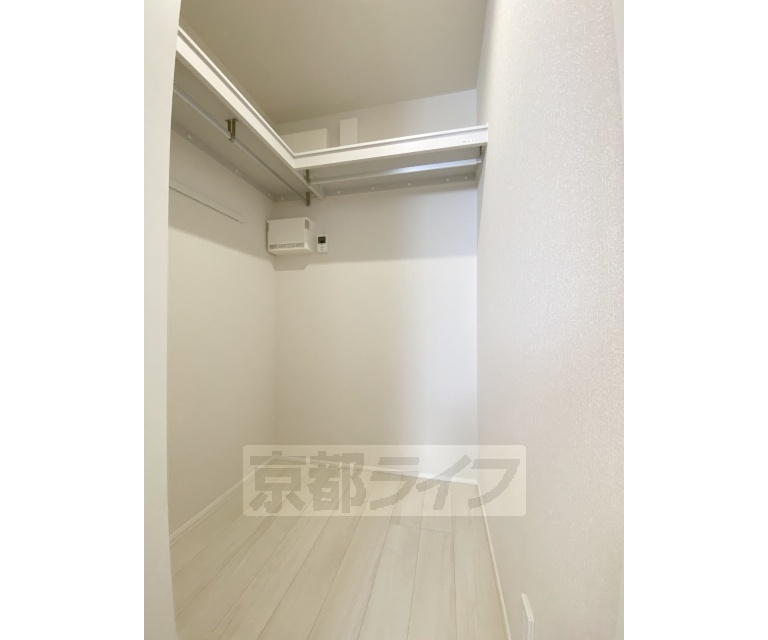 収納　７．３帖洋室のウォークインクローゼットです。