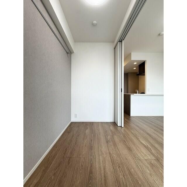 その他部屋・スペース　開放的な寝室です