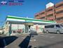 コンビニ　ファミリーマート津栄町二丁目店（コンビニ）まで1075m