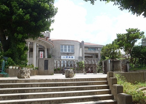 中学校　仲西中学校（中学校）まで529m