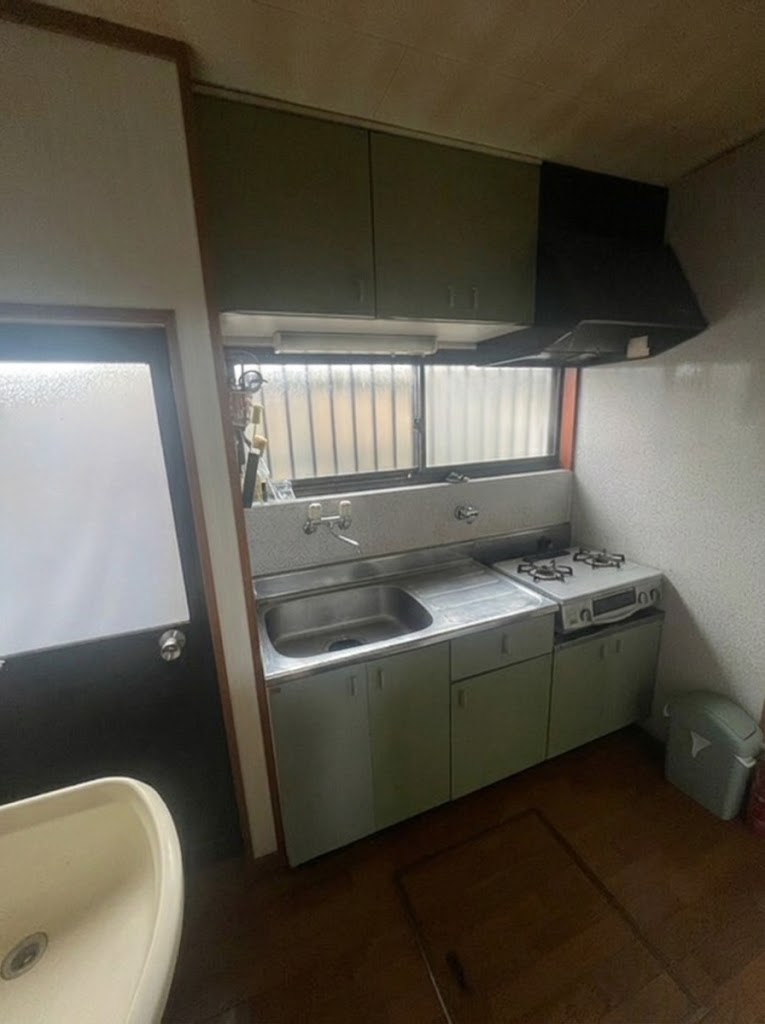 南海本線 春木駅 徒歩16分 2階建 築54年のキッチン写真