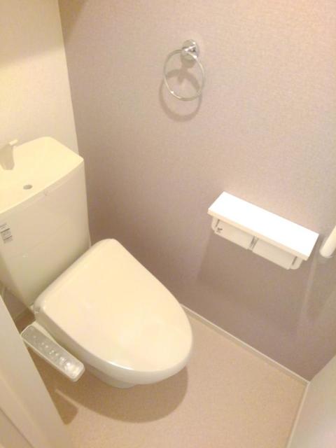 ＪＲ土讃線 善通寺駅 徒歩10分 2階建 築8年のトイレ写真