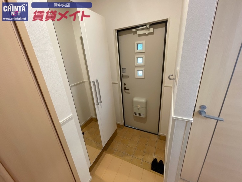 玄関　同型参考写真